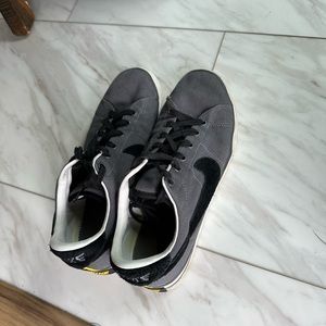 Nike BRS sweet classic tennis shoes size 8 men’s good used condition